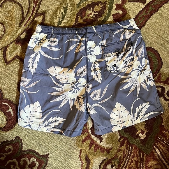 TOMMY BAHAMA Size Large Swim Trunks Hawaiian Hibiscus Flower PalmLeaf  Suble Hue - Picture 7 of 16